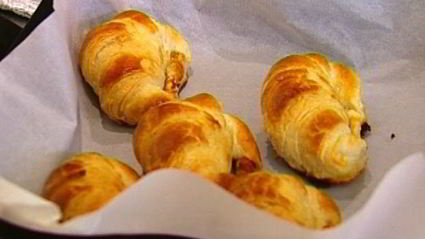 круассаны с конфитюром и шоколадным сыром