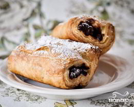 Круассаны с шоколадом из слоеного теста