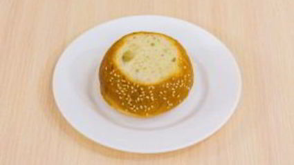 овощи с яйцом, запеченные в булочке