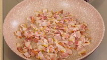 овощи с яйцом, запеченные в булочке