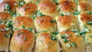 Пампушки с чесночным соусом