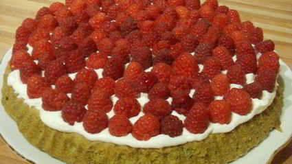 сдобные заливные булочки с глазированным яблоком