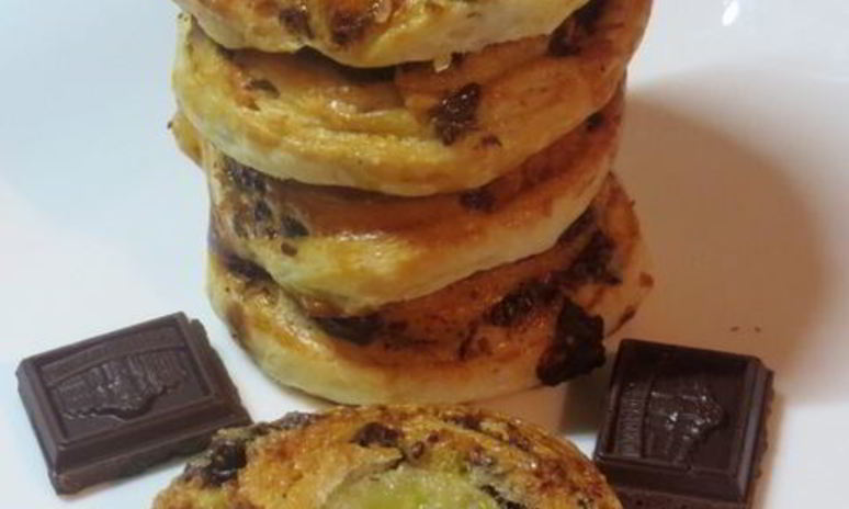 Рецепт шоколадна-банановых булочки улитки
