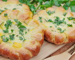 Ватрушки с творогом, брынзой и зеленью