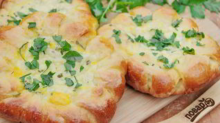 Ватрушки с творогом, брынзой и зеленью