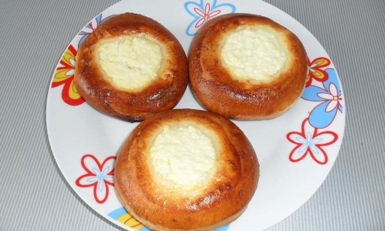 Рецепт ватрушек с творогом на тесте со свежими дрожжами