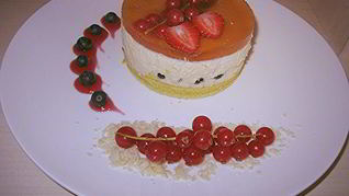 Черничный чизкейк на луковом бисквите и желе из совиньона