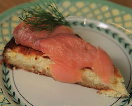 Чизкейк с семгой и грюйером