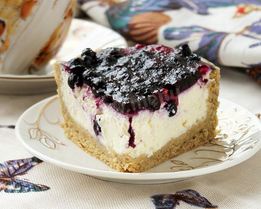 Чизкейк в мультиварке с сыром и черникой