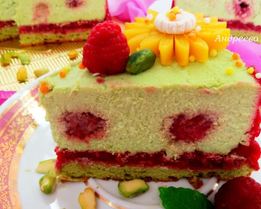 Фисташковый чизкейк с малиной