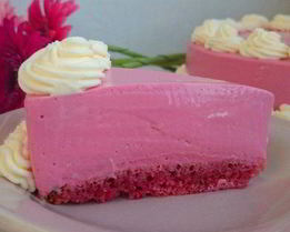 Холодный розовый чизкейк