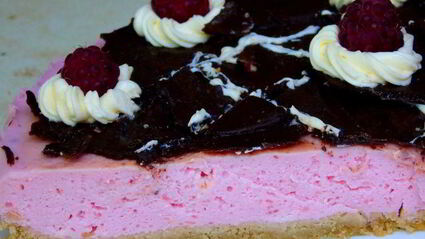 малиновый чизкейк с двумя видами шоколада