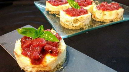 мини-чизкейки с томатным мармеладом