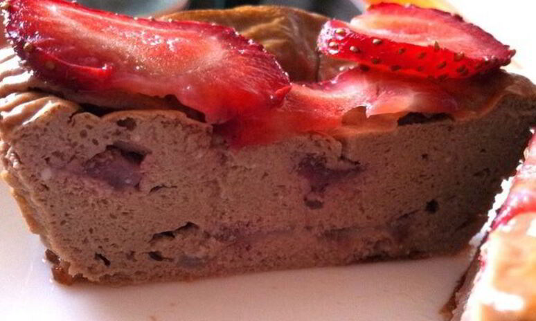 Рецепт шоколадного чизкейка с клубникой