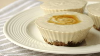 Вегетарианские мини-чизкейки без выпечки