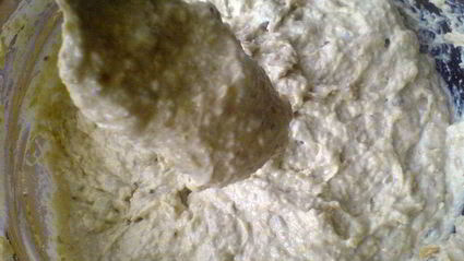 фруктовые кексы с лимонной глазурью и печенье золотистое с овсяными хлопьями