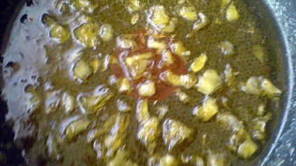 фруктовые кексы с лимонной глазурью и печенье золотистое с овсяными хлопьями