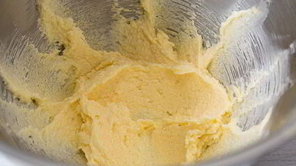 йогуртовые вишневые кексики с шоколадной крошкой