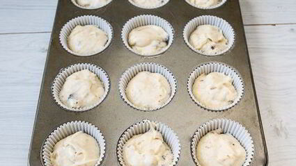 йогуртовые вишневые кексики с шоколадной крошкой