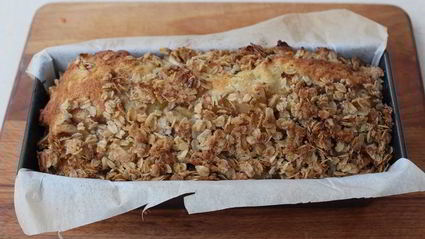 кекс с яблоками и овсяным штрейзелем