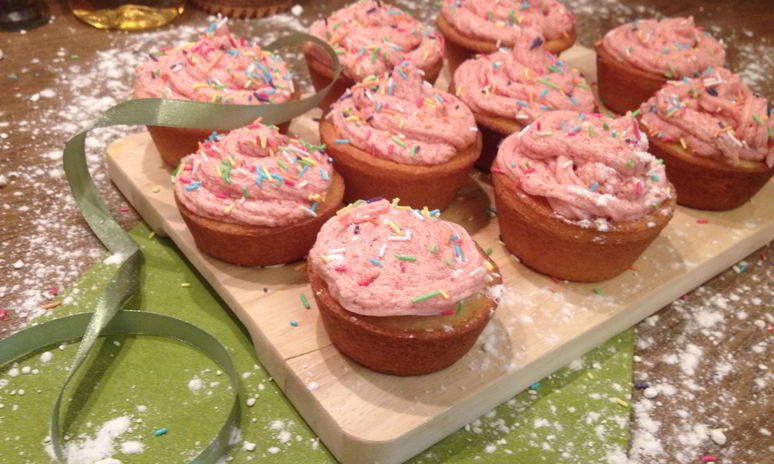 Рецепт клубничных капкейков