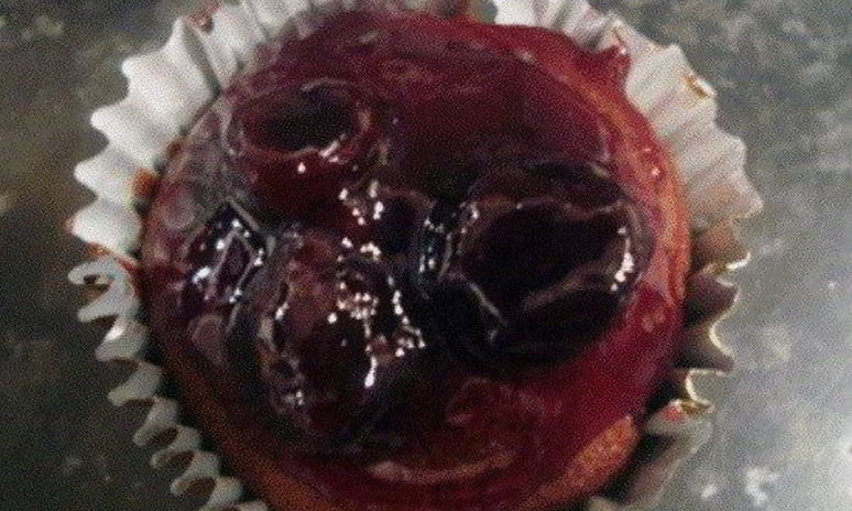 Рецепт мраморных кексов с вишней