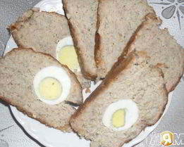 Мясной кекс с яйцом