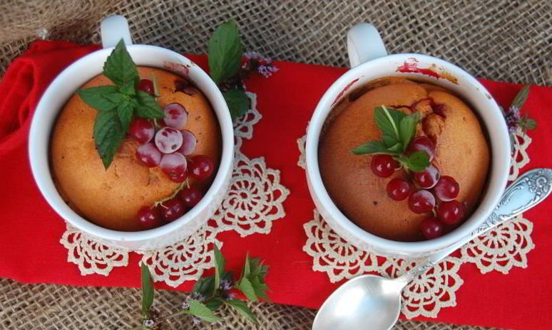 Рецепт пряных томатных кексов с красной смородиной