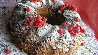 Рождественский миндальный кекс с брусникой