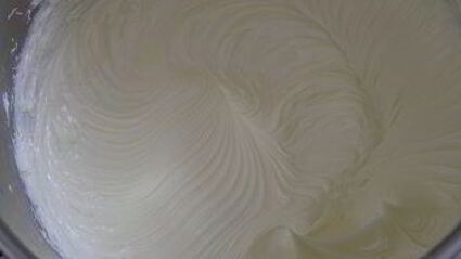 рождественский миндальный кекс с брусникой