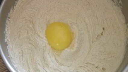 рождественский миндальный кекс с брусникой