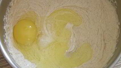 рождественский миндальный кекс с брусникой