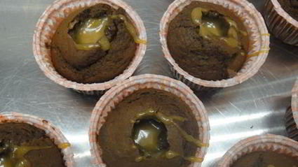 шоколадно-кофейный капкейк с пряной карамелью