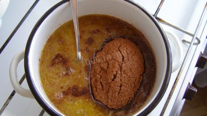 шоколадный кекс с изюмом и орехами