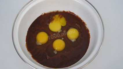 шоколадный кекс с изюмом и орехами