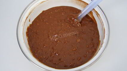 шоколадный кекс с изюмом и орехами