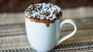 Шоколадный кекс в кружке