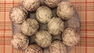 Шоколадные кексы с вишней