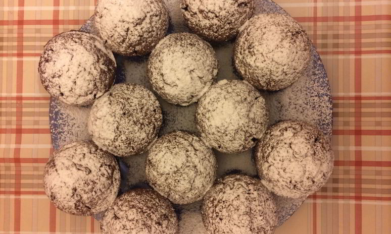 Рецепт шоколадных кексов с вишней