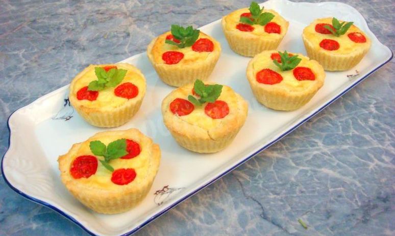 Рецепт закусочных кексов со сметанной начинкой