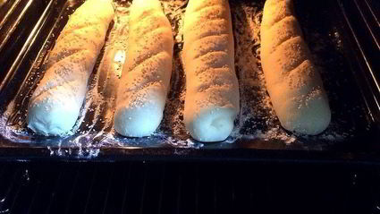 французский багет с хрустящей корочкой