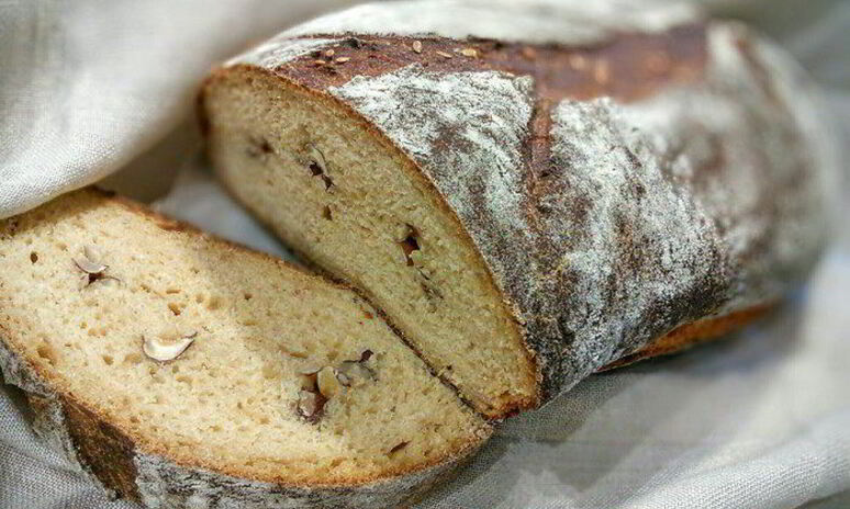 Рецепт хлеба на печеных яблоках с орешками