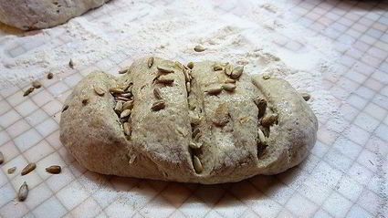 манный хлеб с семенами подсолнечника