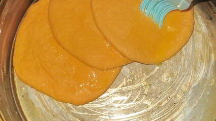 томатный хлеб с кунжутом