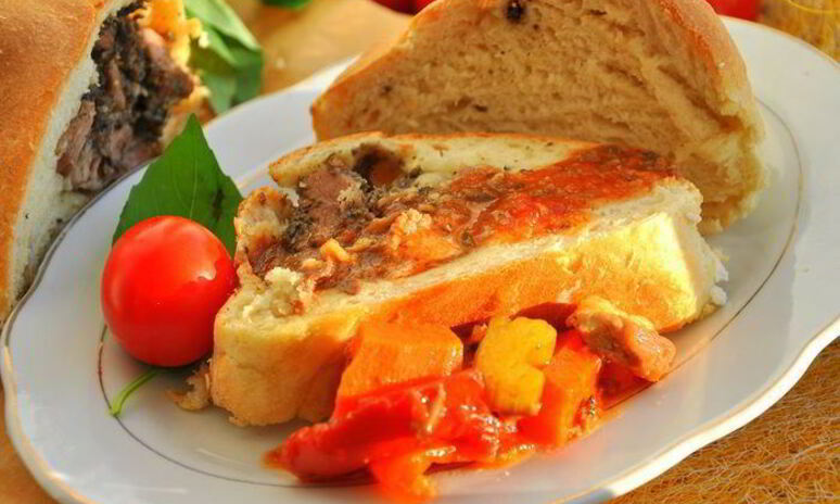 Рецепт тосканского пресного хлеба с рулетом из ягнятины