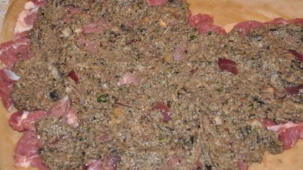 тосканский пресный хлеб с рулетом из ягнятины