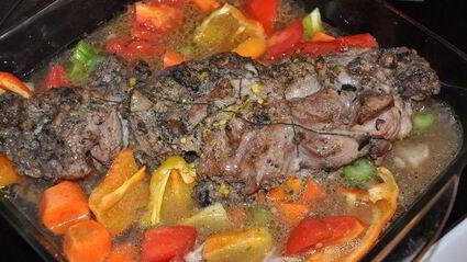 тосканский пресный хлеб с рулетом из ягнятины