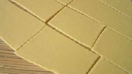 хворост с кукурузной мукой