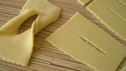 хворост с кукурузной мукой