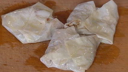 конвертики из фило с запеченными яблоками